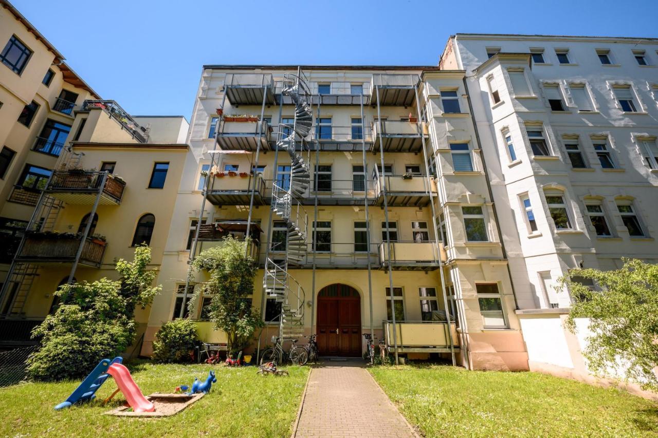 Helle Wohnung Mit Balkon In Grunen Innenhof - W-Lan, 4 Schlafplatze Magdeburgo Esterno foto